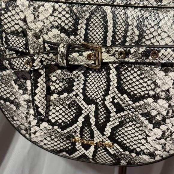 Michael Kors Crossbody - Picture 3 of 8